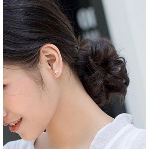 A pair Blossom Flower Stud Earrings -4.5mm-SS015 - Picture 6 of 9